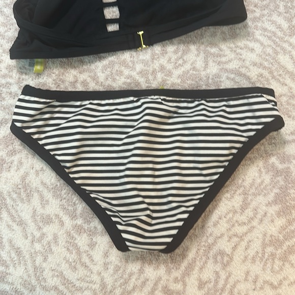 Gisni bini black and white bikini never worn nwot medium - Picture 6 of 7
